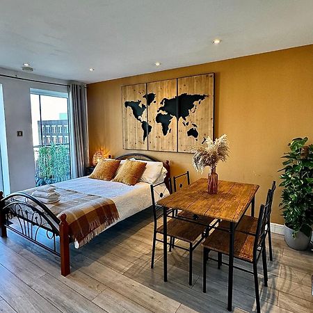 Apartmán Cozy Flat With Balcony Londýn Exteriér fotografie